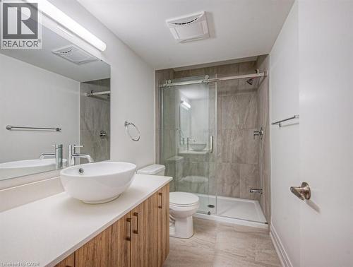 258 Hespeler Road Unit# 8, Cambridge, ON - Indoor Photo Showing Bathroom