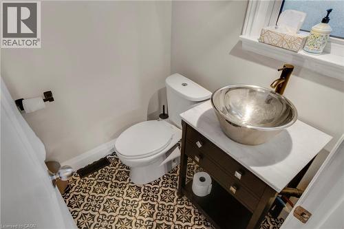 710 Hager Avenue, Burlington, ON - Indoor Photo Showing Bathroom