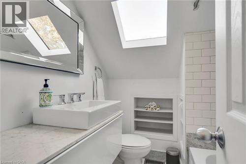 710 Hager Avenue, Burlington, ON - Indoor Photo Showing Bathroom