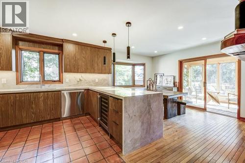 9 Foresthill Crescent, Fonthill, ON - Indoor Photo Showing Kitchen
