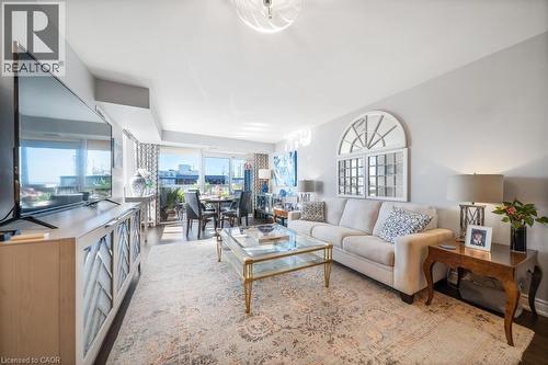442 Maple Avenue Unit# 1101, Burlington, ON - Indoor Photo Showing Living Room
