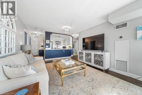 442 Maple Avenue Unit# 1101, Burlington, ON - Indoor Photo Showing Living Room