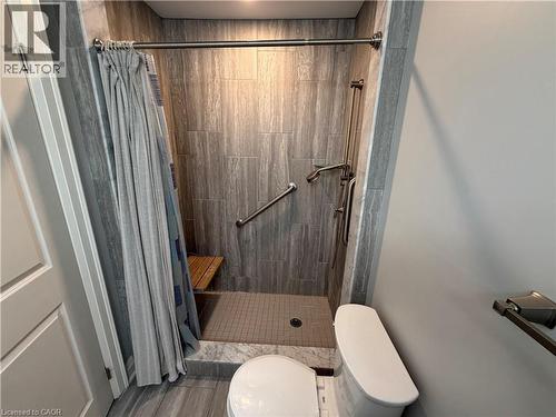 21 Gates Lane, Hamilton, ON - Indoor Photo Showing Bathroom