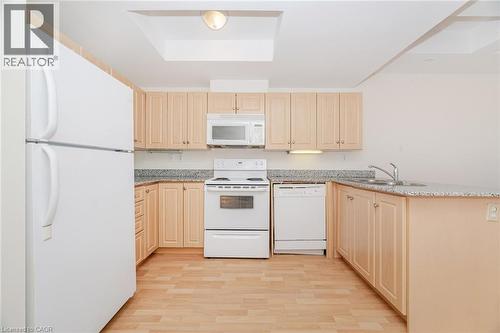 135 James Street S Unit# 1605, Hamilton, ON - Indoor Photo Showing Kitchen