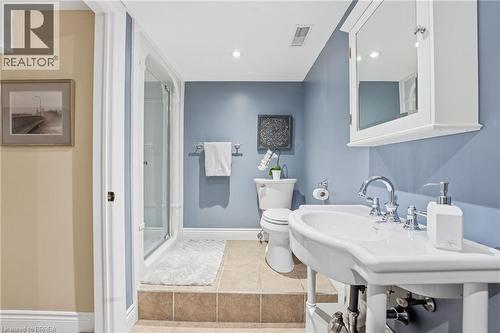 86 Elm Street, Brantford, ON - Indoor Photo Showing Bathroom