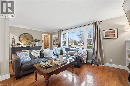 86 Elm Street, Brantford, ON - Indoor Photo Showing Living Room