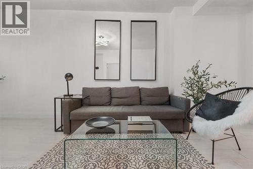 39 Division Street, Hamilton, ON - Indoor Photo Showing Living Room