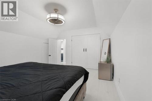 39 Division Street, Hamilton, ON - Indoor Photo Showing Bedroom