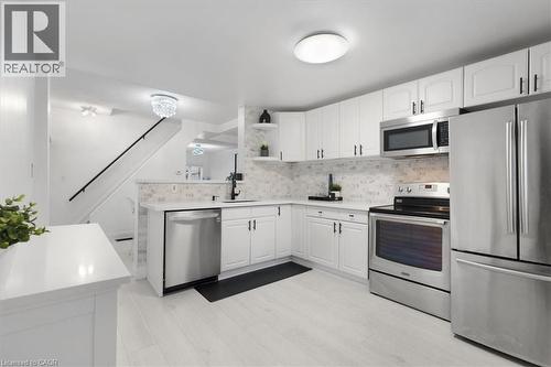 39 Division Street, Hamilton, ON - Indoor Photo Showing Kitchen