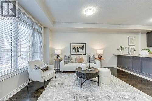 2435 Greenwich Drive Unit# 74, Oakville, ON - Indoor Photo Showing Living Room