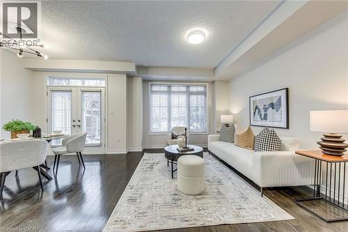 2435 Greenwich Drive Unit# 74, Oakville, ON - Indoor Photo Showing Living Room