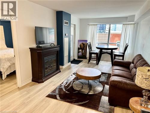 250 WELLINGTON Street W Unit# 436 , Toronto, Ontario M5V 3P6 4