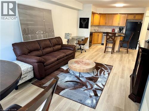 250 WELLINGTON Street W Unit# 436 , Toronto, Ontario M5V 3P6 5
