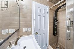 bathroom 2 on 2nd level - 