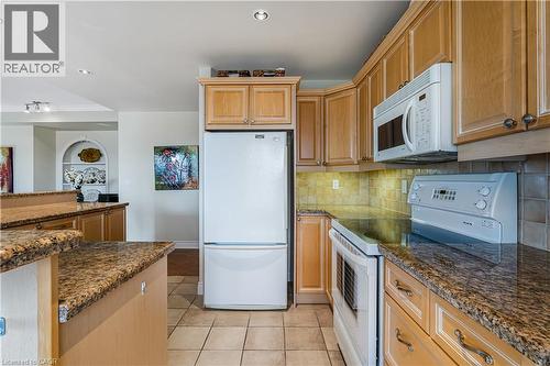 1477 Lakeshore Road Unit# 702, Burlington, ON - Indoor Photo Showing Kitchen