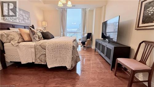 1477 Lakeshore Road Unit# 702, Burlington, ON - Indoor Photo Showing Bedroom