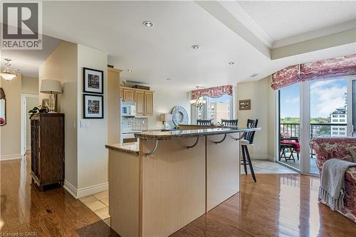 1477 Lakeshore Road Unit# 702, Burlington, ON - Indoor Photo Showing Kitchen