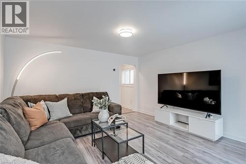 173 London Street N, Hamilton, ON - Indoor Photo Showing Living Room