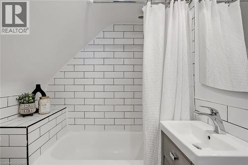 173 London Street N, Hamilton, ON - Indoor Photo Showing Bathroom