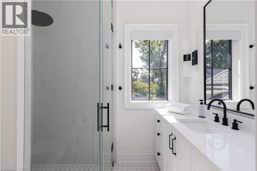 46 Second Street, Oakville, ON - Indoor Photo Showing Bathroom