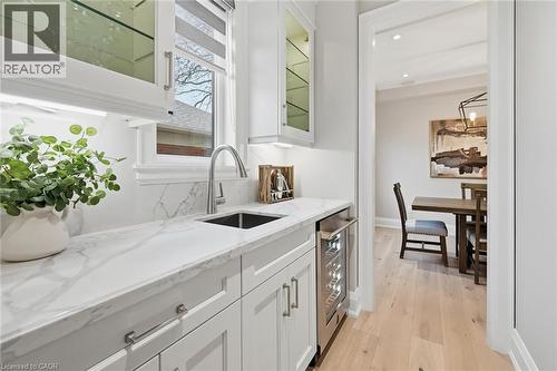 2229 Tallman Avenue, Burlington, ON - Indoor Photo Showing Kitchen With Upgraded Kitchen