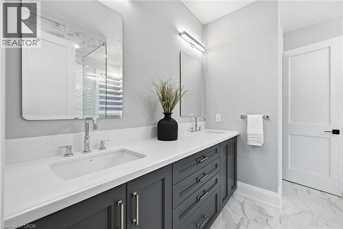 2229 Tallman Avenue, Burlington, ON - Indoor Photo Showing Bathroom