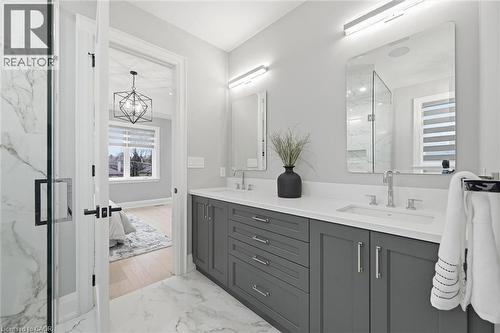 2229 Tallman Avenue, Burlington, ON - Indoor Photo Showing Bathroom