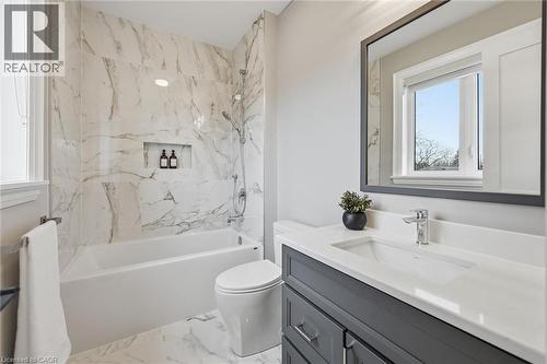 2229 Tallman Avenue, Burlington, ON - Indoor Photo Showing Bathroom