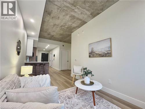 169 James Street S Unit# 401, Hamilton, ON - Indoor Photo Showing Living Room