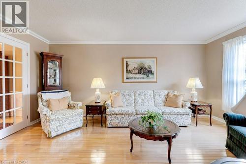 2251 Mansfield Drive, Burlington, ON - Indoor Photo Showing Living Room