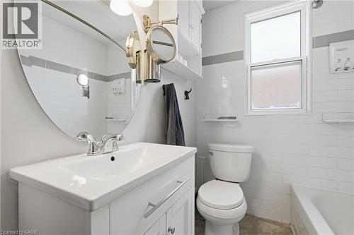 34 Balsam Avenue N, Hamilton, ON - Indoor Photo Showing Bathroom