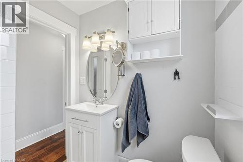 34 Balsam Avenue N, Hamilton, ON - Indoor Photo Showing Bathroom