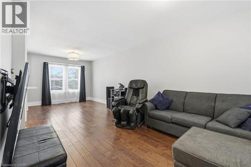34 Balsam Avenue N, Hamilton, ON - Indoor Photo Showing Living Room