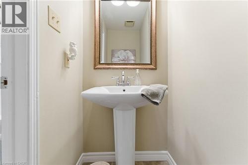 2163 Winding Way, Burlington, ON - Indoor Photo Showing Bathroom