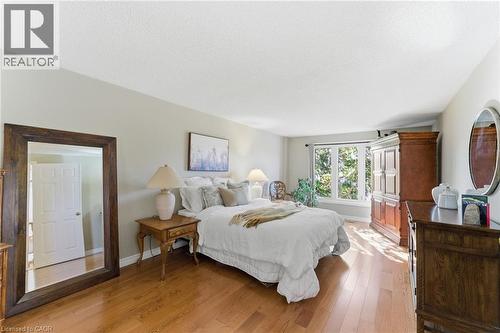 2163 Winding Way, Burlington, ON - Indoor Photo Showing Bedroom