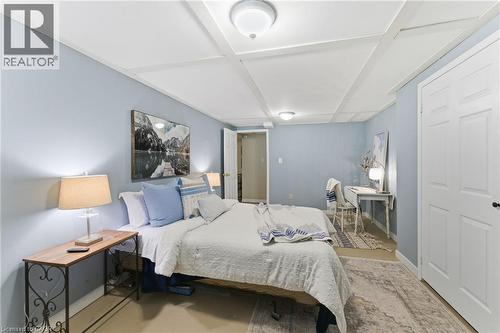 2163 Winding Way, Burlington, ON - Indoor Photo Showing Bedroom