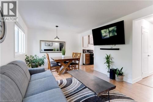 2261 Leominster Drive, Burlington, ON - Indoor Photo Showing Living Room