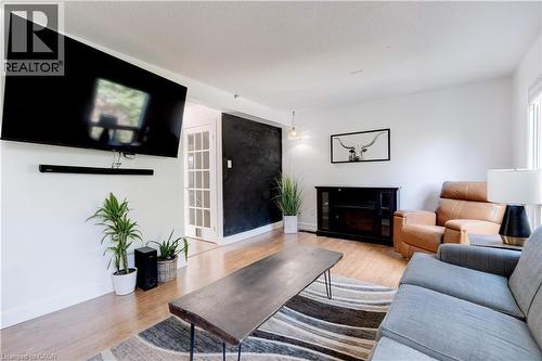 2261 Leominster Drive, Burlington, ON - Indoor Photo Showing Living Room