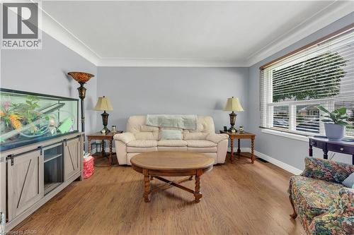 446 East 36Th Street, Hamilton, ON - Indoor Photo Showing Living Room