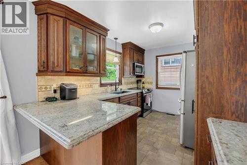 446 East 36Th Street, Hamilton, ON - Indoor Photo Showing Kitchen