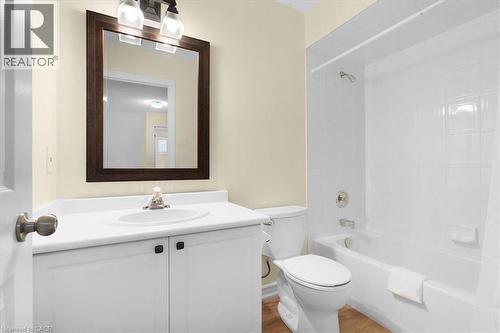 4 piece bath featuring  new vinyl flooring - 90 Westlawn Drive, Hamilton, ON - Indoor Photo Showing Bathroom