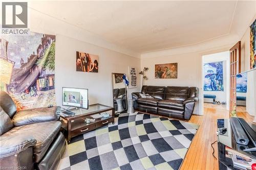 Living area with light wood-style floors - 172 Markland Street, Hamilton, ON - Indoor Photo Showing Living Room