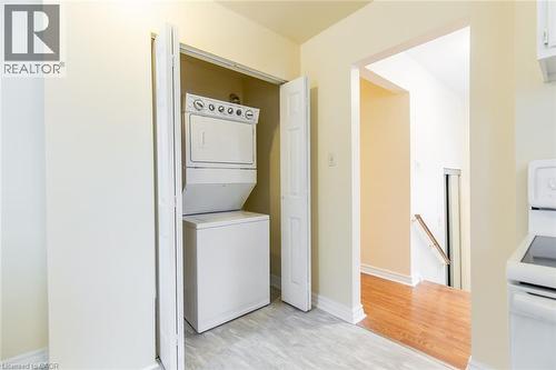 16 Garrow Drive, Hamilton, ON - Indoor Photo Showing Laundry Room