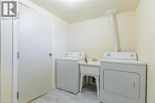 16 Garrow Drive, Hamilton, ON - Indoor Photo Showing Laundry Room