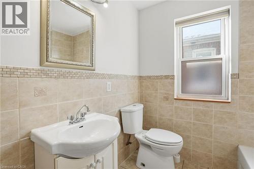 246 Cope Street, Hamilton, ON - Indoor Photo Showing Bathroom