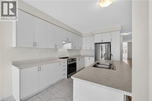 47 Bloomfield Crescent, Cambridge, ON - Indoor Photo Showing Kitchen With Double Sink