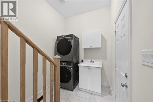 47 Bloomfield Crescent, Cambridge, ON - Indoor Photo Showing Laundry Room