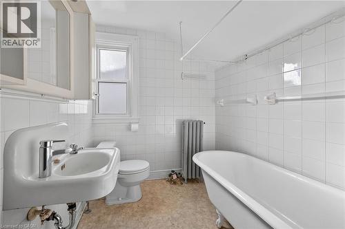 103 Leinster Avenue S, Hamilton, ON - Indoor Photo Showing Bathroom