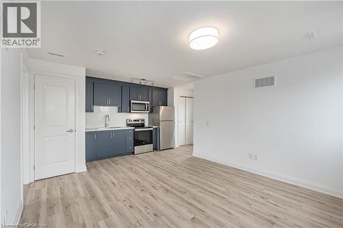 777 Beach Boulevard, Hamilton, ON - Indoor Photo Showing Kitchen
