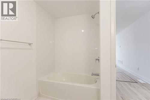 777 Beach Boulevard, Hamilton, ON - Indoor Photo Showing Bathroom